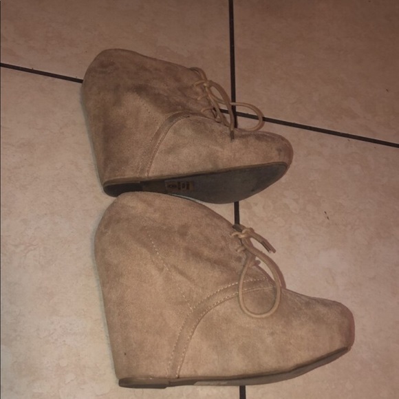 I’m selling Charlotte Russe high boots. - Picture 2 of 2